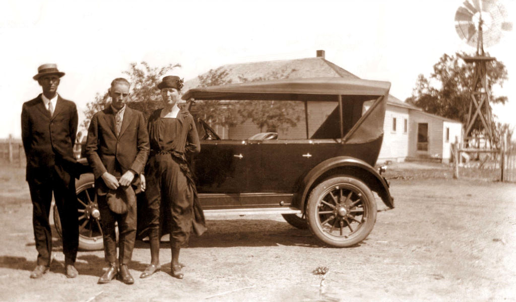 Rudi leaving for college, 1923
